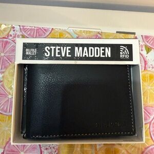 Steve Madden Classic Black Card Holder